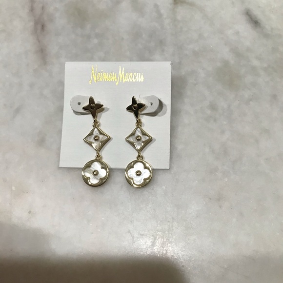 Mother of Pearl Earrings - Picture 6 of 7